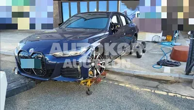2022, BMW / i4, 41461 км., electric, 211 куб.см.