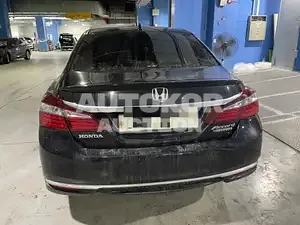 2017, Honda / Accord, VIN: JHMCR6650HC201739, 180140 км., hybrid