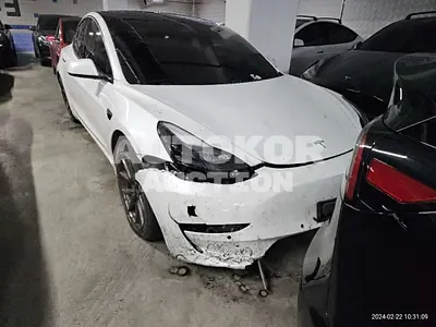 2021, Tesla / Model 3, VIN: 5YJ3E1EB0MF952325, electric