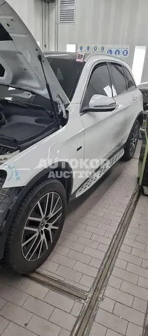 2020, Mercedes-Benz / GLC 300, 29030 км., hybrid, 1991 куб.см.