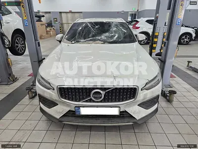 2021, Volvo / v60 cross country, VIN: YV1ZZL12CM1069209, 34163 км., hybrid, 1969 куб.см.