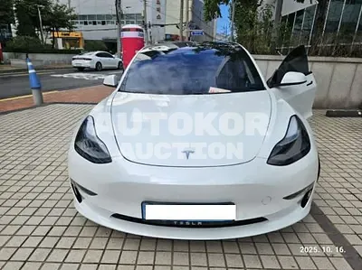 2021, Tesla / Model 3, 45617 км., electric