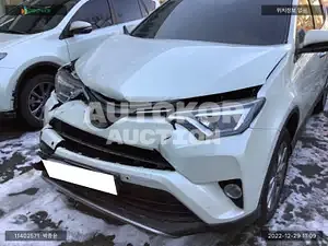 2018, Toyota / RAV4, VIN: JTMYFREV2JD117728, gas