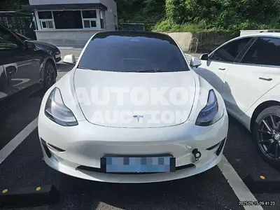 2022, Tesla / Model 3, electric