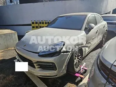 2022, Porsche / Cayenne Coupe, gas