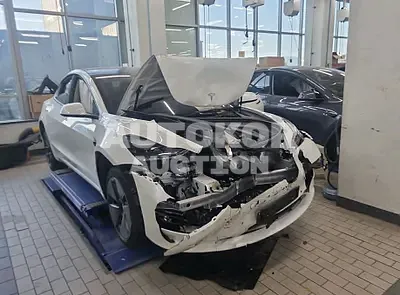 2022, Tesla / Model 3, VIN: 5YJ3E1EB7NF236426, 21657 км., electric