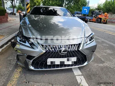 2024, Lexus / ES 300, 22813 км., hybrid