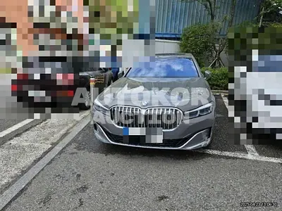 2021, BMW / 760, 52505 км., gas