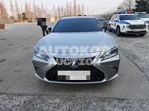 2022, Lexus / ES 300, VIN: JTHBA1C15N2009481, 40000 км., hybrid, 2487 куб.см.