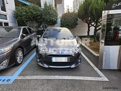 2020, Toyota / Prius C, 28799 км., gas