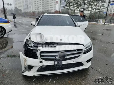 2020, Mercedes-Benz / C 200, VIN: KMWDDWF8AB8LR5434, 55988 км., gas