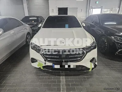 2025, Mercedes-Benz / e300, 1486 км., gas