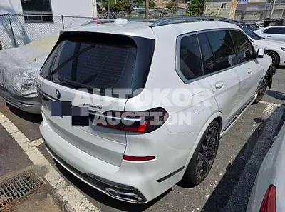2024, BMW / 740, gas