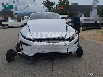 2025, Tesla / Model Y, 32000 км., electric