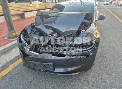 2024, Tesla / Model 3, 28105 км., electric