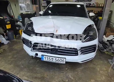 2023, Porsche / Cayenne, 66380 км., gas