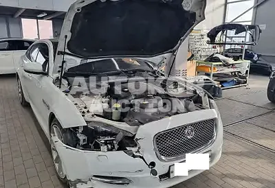 2015, Jaguar / XJ, VIN: SAJAA2228FNV87816, 130045 км., diesel