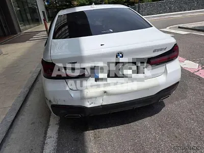 2021, BMW / 523, 122330 км., hybrid