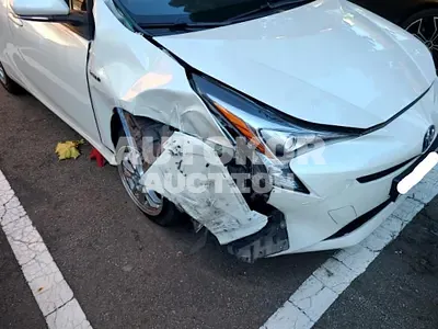 2018, Toyota / Prius, VIN: JTDKBRFU3J3083442, 38000 км., gas