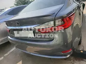 2018, Lexus / ES 300, 43215 км., hybrid