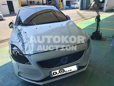 2015, Volvo / V40, VIN: YV1MV845BF2229918, 110000 км., diesel