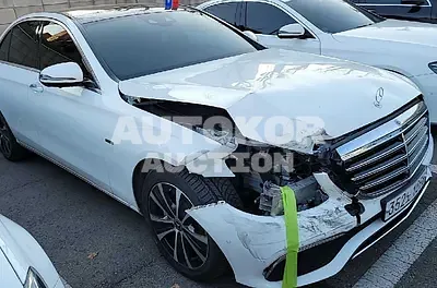 2019, Mercedes-Benz / E 300, VIN: WDDZF5DB5KA670449, 19944 км., hybrid