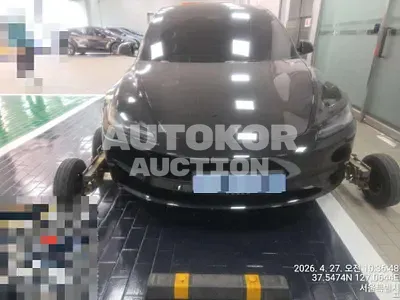 2025, Tesla / Model 3, 9556 км., electric