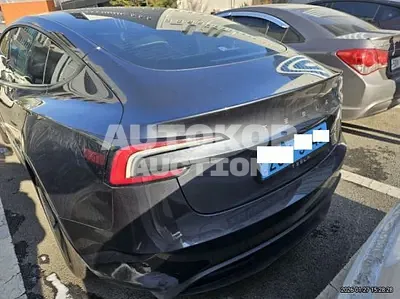 2025, Tesla / Model 3, VIN: LRW3E7EK2SC475228, electric