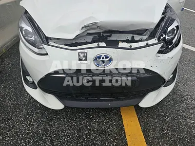 2018, Toyota / Prius C, VIN: JTDKDTB39J1613056, 26774 км., hybrid, 1497 куб.см.