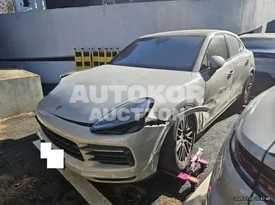 2022, Porsche / Cayenne Coupe, gas