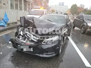 2015, Mercedes-Benz / E 200, 37903 км., gas