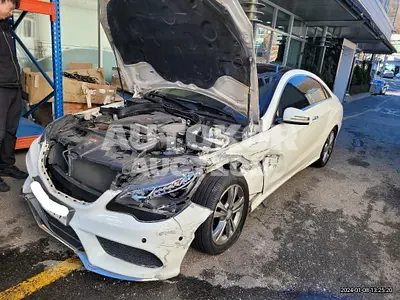 2015, Mercedes-Benz / E 200, VIN: WDDKJ3EB4FF310049, 90174 км., gas