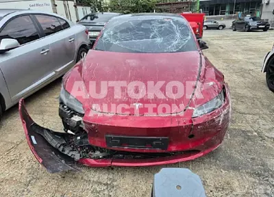 2025, Tesla / Model 3, 9496 км., electric