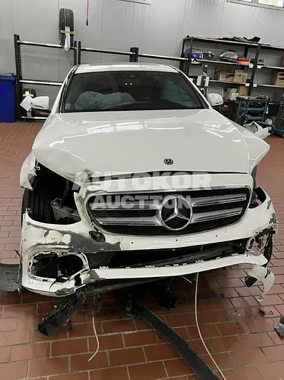 2019, Mercedes-Benz / E 300, VIN: WDDZF4JB8KA680746, 53698 км., gas