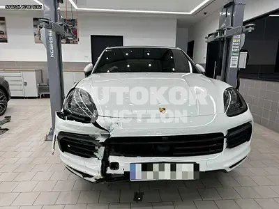 2021, Porsche / Cayenne, 60000 км., gas