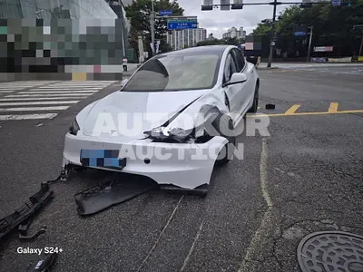 2024, Tesla / Model 3, electric