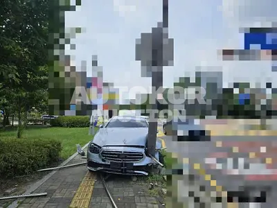 2021, Mercedes-Benz / E 300, 78416 км., hybrid