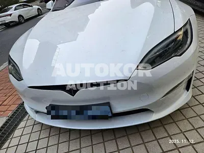 2024, Tesla / Model S, 20677 км., electric