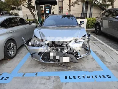 2021, Lexus / ES 300, 100000 км., hybrid