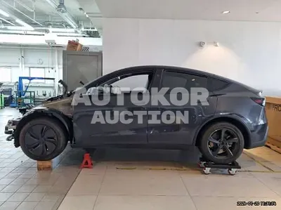 2025, Tesla / Model Y, 4947 км., electric