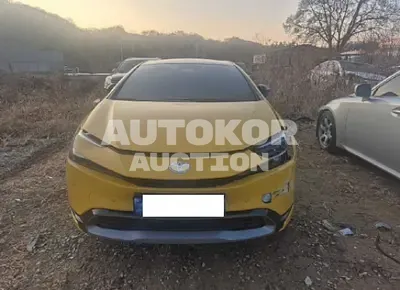 2024, Toyota / Prius, 10352 км., hybrid