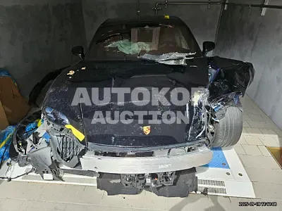 2024, Porsche / Taycan, 9500 км., electric