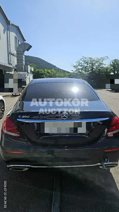 2018, Mercedes-Benz / e300, 67573 км., gas