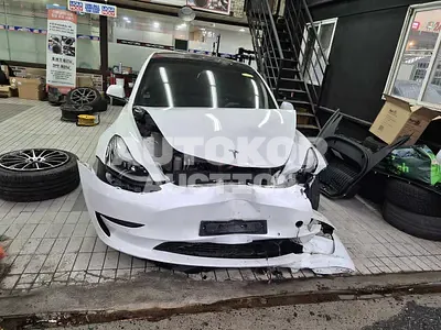2021, Tesla / Model 3, VIN: 5YJ3E1EB8MF010698, 140000 км., electric