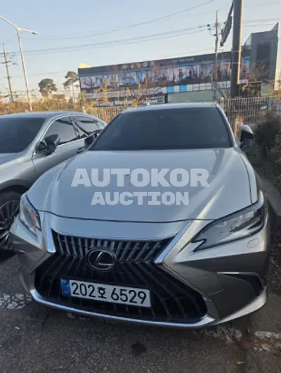 2025, Lexus / es300h, 13261 км., hybrid
