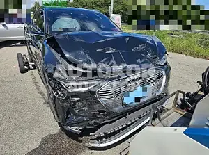 2021, Audi / e-tron, VIN: WAUZZZGE8NB002221, 41333 км., electric, 240 куб.см.