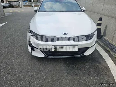 2021, BMW / B5, 29156 км., gas, 2000 куб.см.
