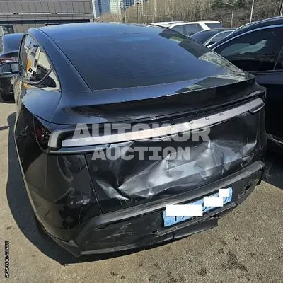 2025, Tesla / Model Y, 6046 км., electric