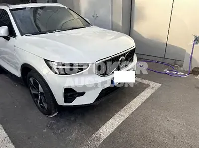 2025, Volvo / XC40, 2081 км., hybrid