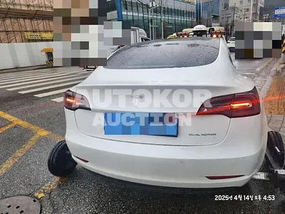 2020, Tesla / Model 3, 72100 км., electric, 225 куб.см.